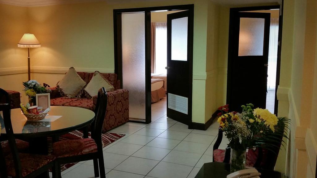 Deebaj Al Khabisi Plaza Aparthotel Dubai Exteriör bild