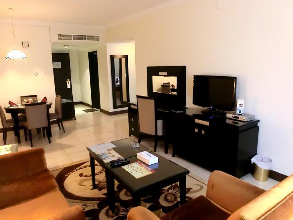 Deebaj Al Khabisi Plaza Aparthotel Dubai Exteriör bild